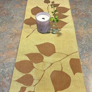 TAG LTD Table Runner. brown Leaves Fall